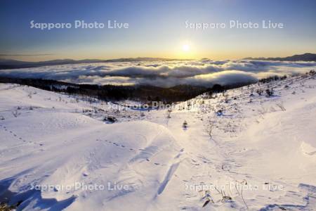 日の出の美幌峠と屈斜路湖