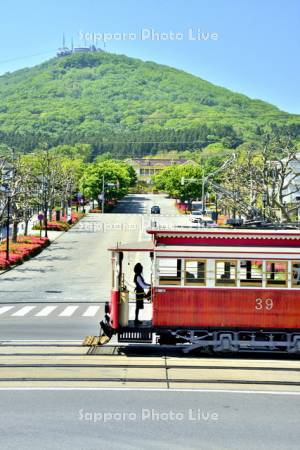 函館旧市街を走る箱館ハイカラ号