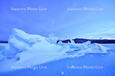 塘路湖の御神渡り