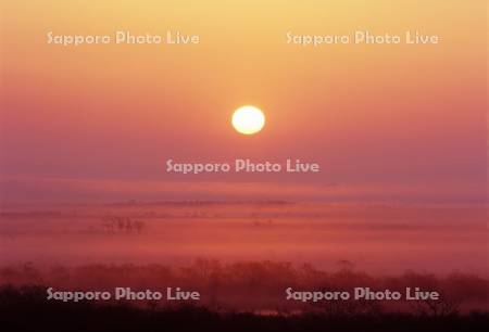 霧多布湿原の霧と朝日