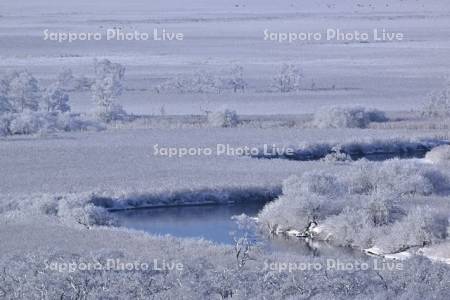 霧氷の釧路湿原と釧路川