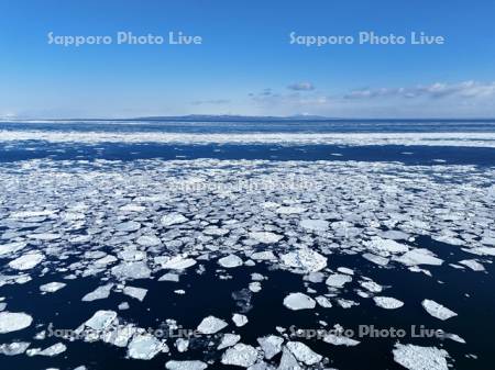 国後島と流氷　空撮