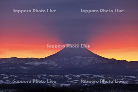 夕焼雲と雄阿寒岳