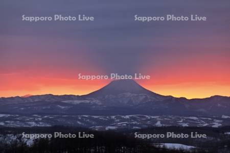 夕焼雲と雄阿寒岳