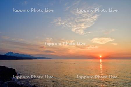 知床半島と朝日
