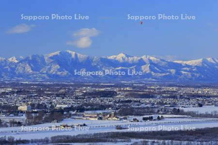 熱気球と日高山脈と帯広市外