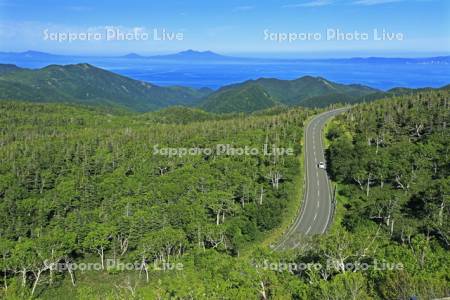 知床峠から知床横断道路と国後島