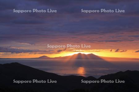 朝の国後島