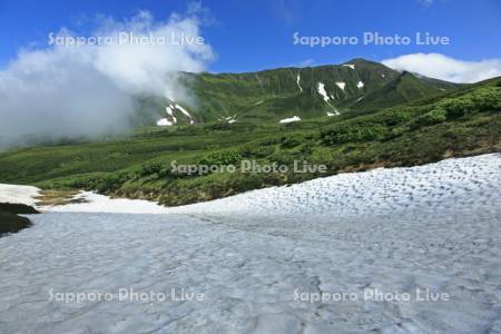 当麻岳と雪渓