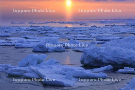 オホーツク海の流氷とサンピラー