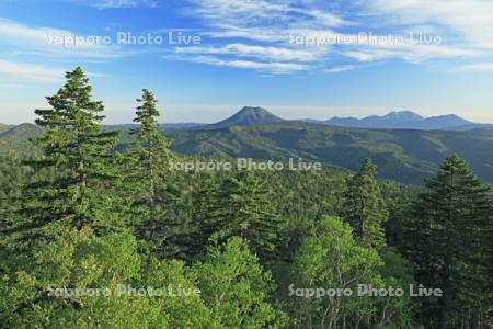 津別峠から雄阿寒岳と雌阿寒岳