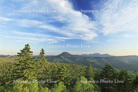 津別峠から夕景の雄阿寒岳と雌阿寒岳