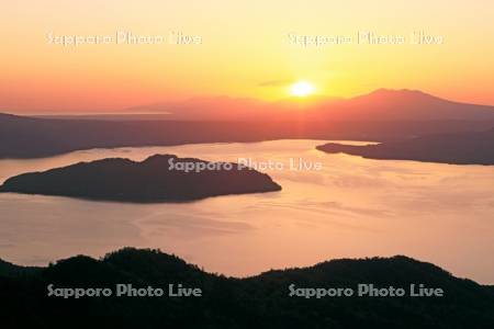 津別峠から屈斜路湖の日の出