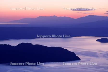 津別峠から屈斜路湖の夜明け