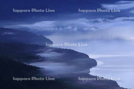 朝の津別峠から雲海の屈斜路湖