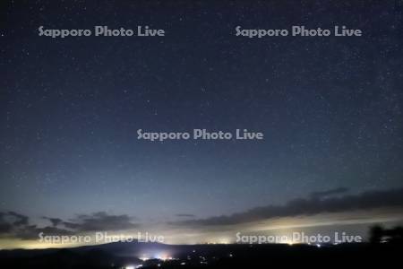 摩周湖から硫黄山と北斗七星と北極星