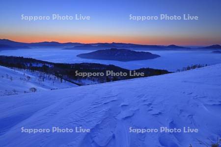 美幌峠から夜明けの屈斜路湖