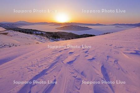 美幌峠から日の出の屈斜路湖