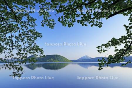 夏の洞爺湖と羊蹄山