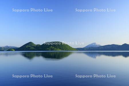 夏の洞爺湖と羊蹄山