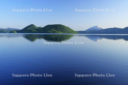 夏の洞爺湖と羊蹄山