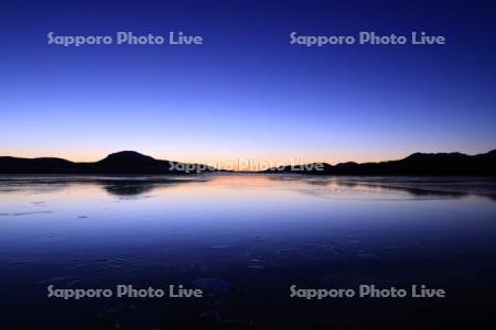 屈斜路湖の夜明