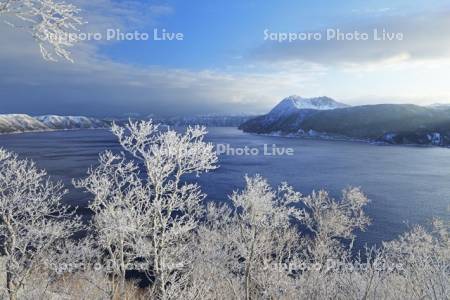 霧氷の摩周湖と摩周岳