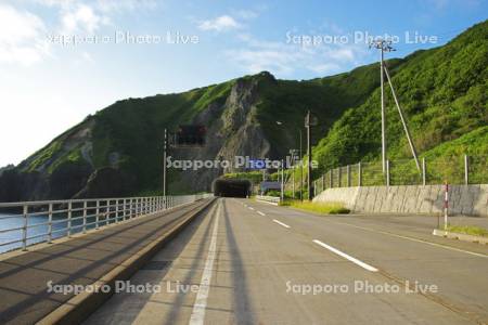 国道229号と積丹トンネル