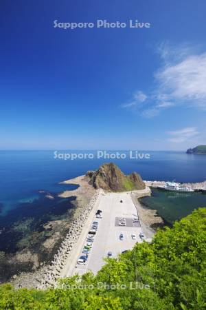 三角岩とウトロ港