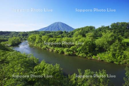 尻別川と羊蹄山