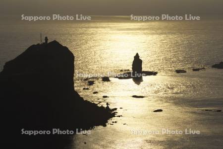 神威岬の夕景と神威岩