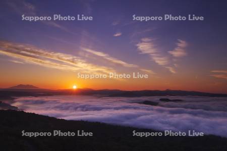 屈斜路湖の雲海と日の出