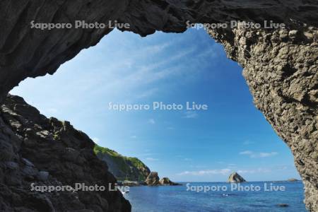 ホヤ石より望む無縁島と日本海