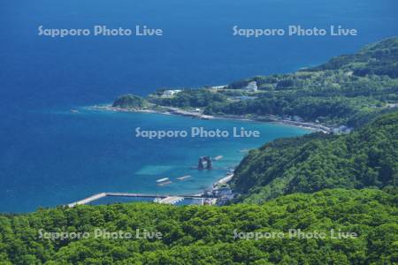 球島山より望む鍋釣岩