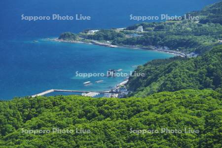 球島山より望む鍋釣岩