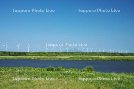 利尻島と天塩川と風力発電