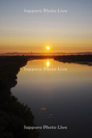 石狩川の日の出