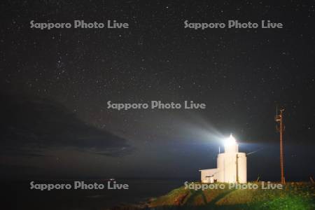 納沙布岬灯台と星