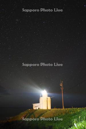 納沙布岬灯台と星