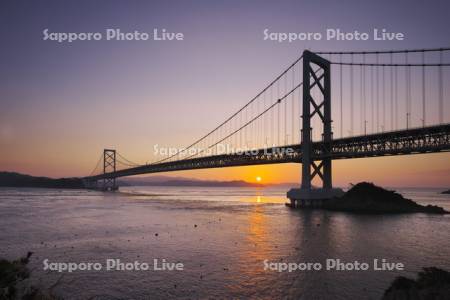 大鳴門橋と鳴門海峡の日の出