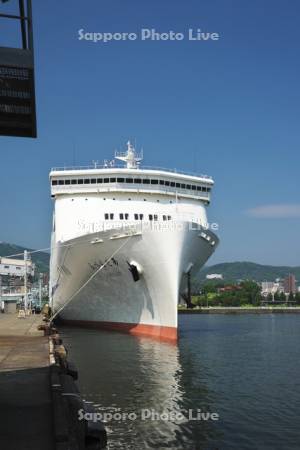 小樽港の新日本海フェリー