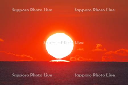 日の出と海　ダルマ型