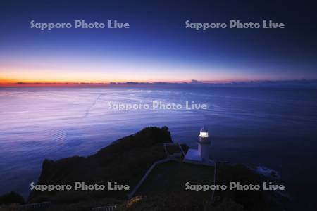 地球岬の朝とチキウ岬灯台