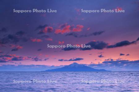利尻島の夕景と日本海
