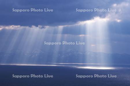 津軽海峡と斜光