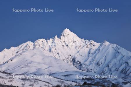 オタトマリ沼より望む利尻山の冬