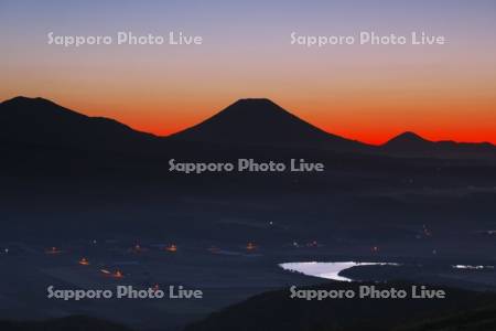 羊蹄山の朝と尻別川