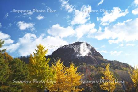 昭和新山の紅葉