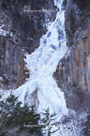 銀河の滝の冬　氷爆