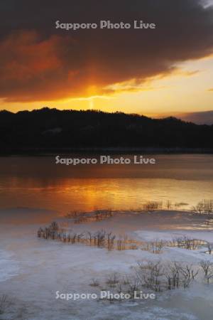 シューパロ湖(ダム)の朝とサンピラー